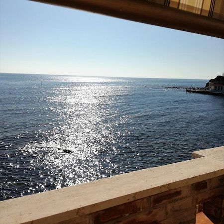 On The Sea Apartment Santa Marinella Ngoại thất bức ảnh