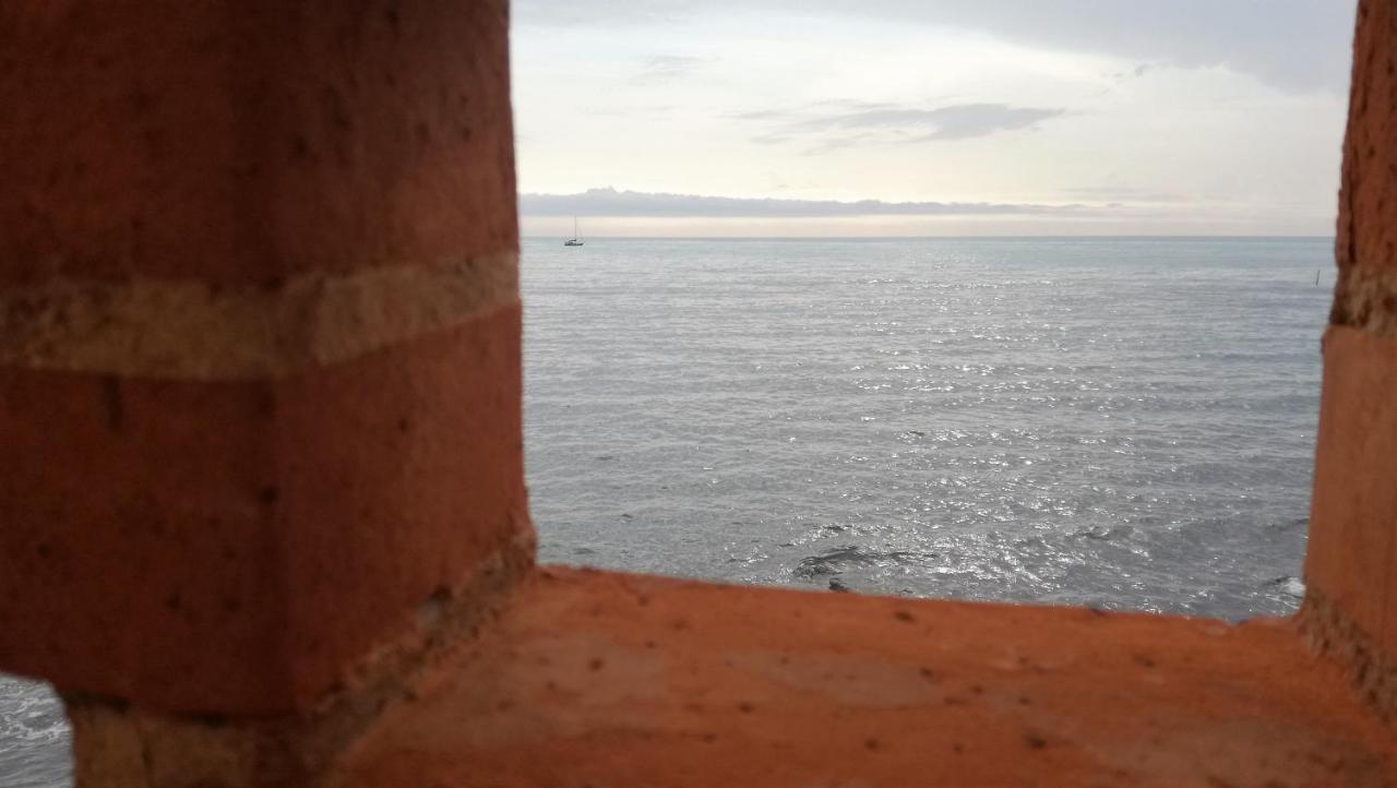On The Sea Apartment Santa Marinella Ngoại thất bức ảnh
