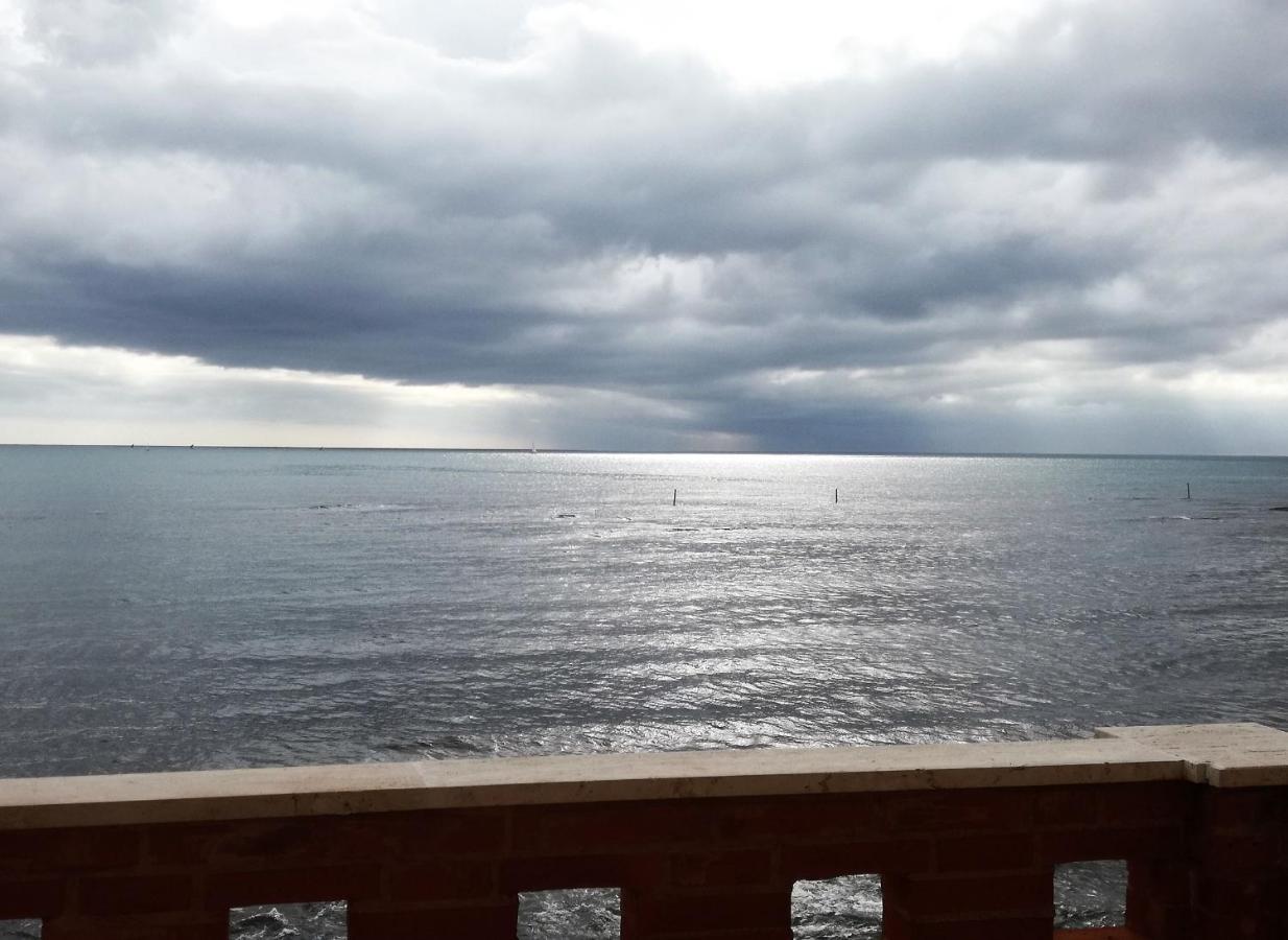 On The Sea Apartment Santa Marinella Ngoại thất bức ảnh