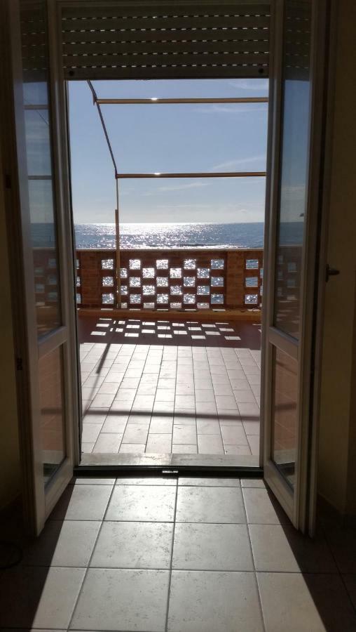 On The Sea Apartment Santa Marinella Ngoại thất bức ảnh