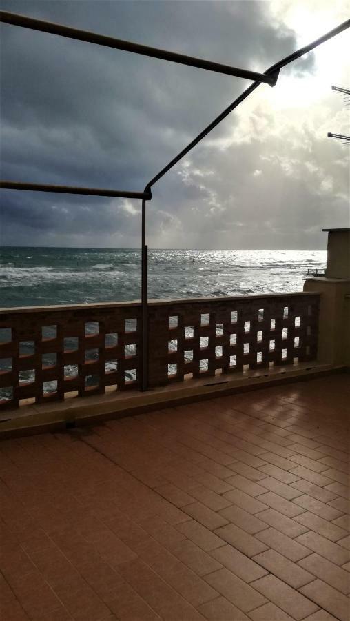 On The Sea Apartment Santa Marinella Ngoại thất bức ảnh